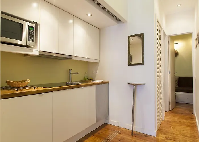 Apartament Chic 1-bed Flat With Balcony, View And Workspace, 5mins To Santa Justa Lift *