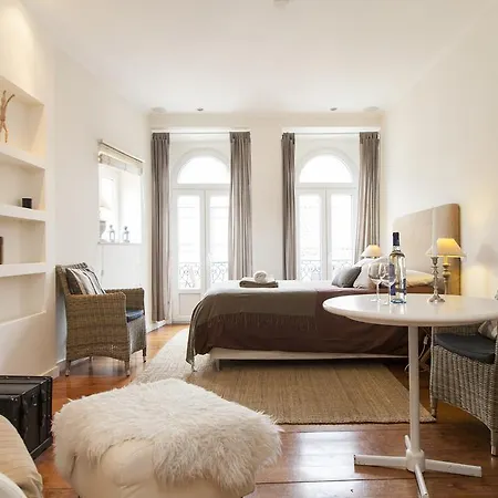 Chic 1-bed Flat With Balcony, View And Workspace, 5mins To Santa Justa Lift Apartment Lisbon