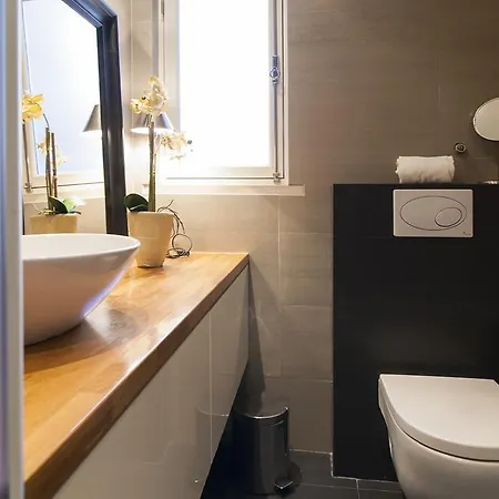 Apartment Chic 1-bed Flat With Balcony, View And Workspace, 5mins To Santa Justa Lift *