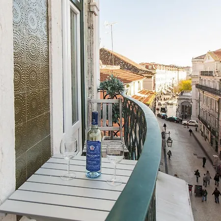 Chic 1-bed Flat With Balcony, View And Workspace, 5mins To Santa Justa Lift Apartment *
